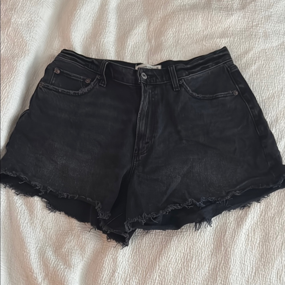 Abercrombie Curve Love 90s relaxed cutoff short high rise.